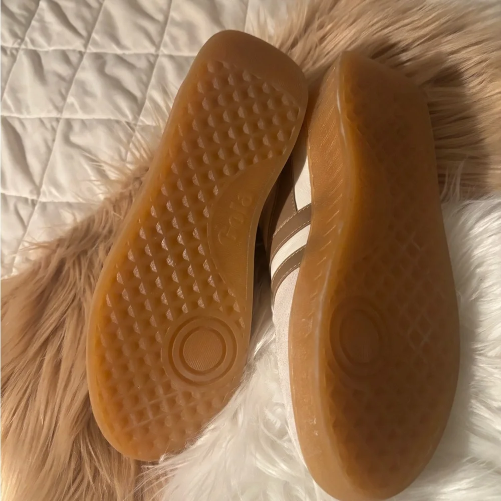 Gola Women's White and Tan Sneakers